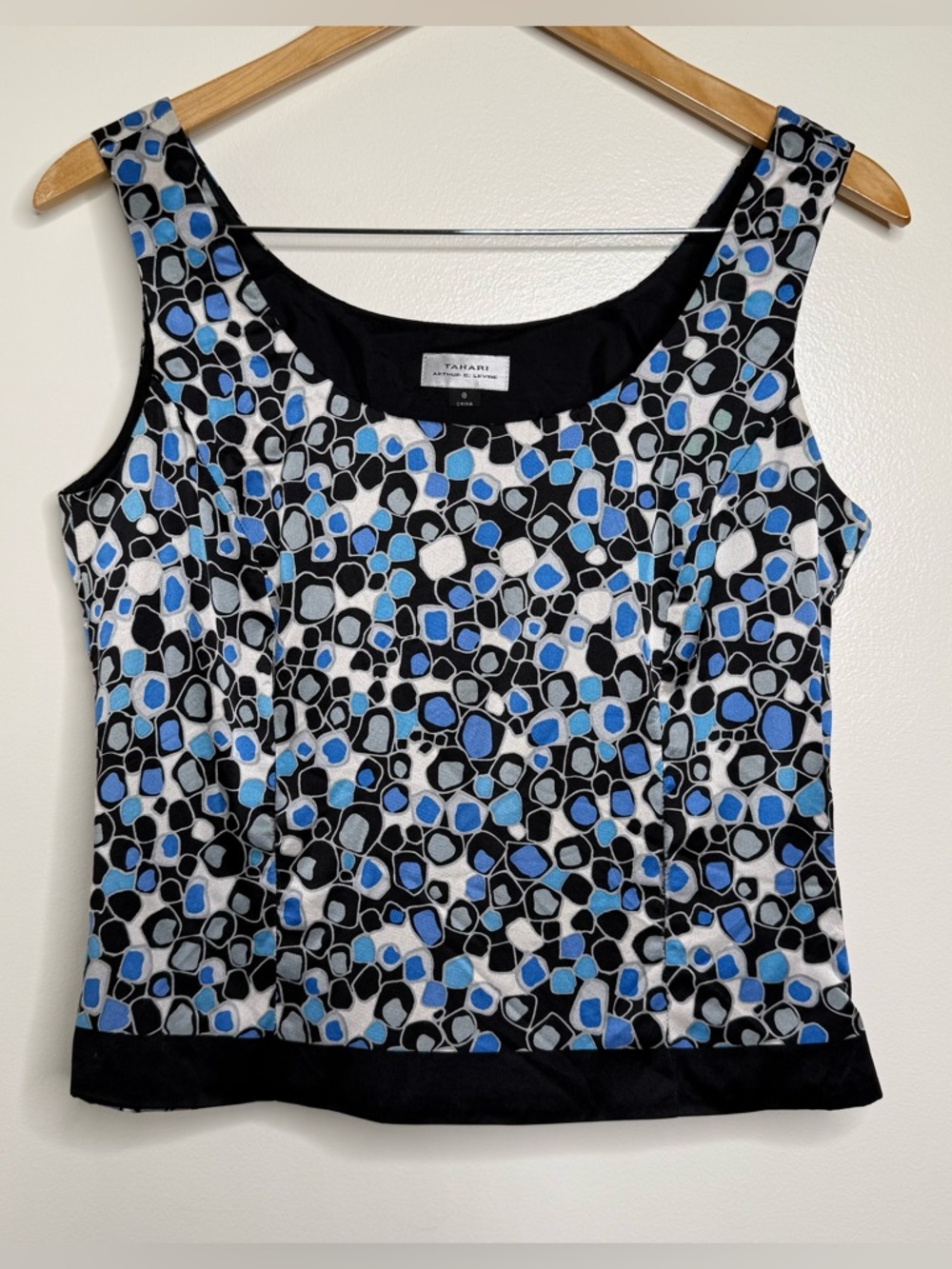 Flawed Tahari Silk Business Tank Top Women’s Size 8 Geometric Print Black Blue